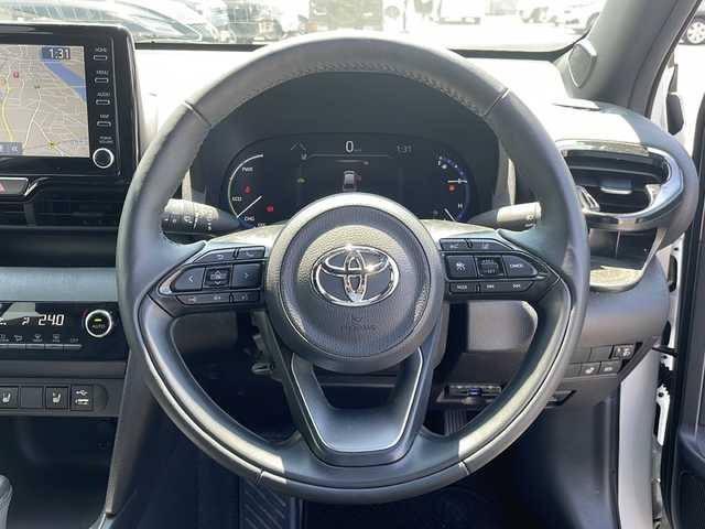 トヨタ ヤリスクロス ハイブリッド Z 岐阜県 2023(令5)年 2.2万km ホワイトパールクリスタルシャイン 純正ナビ　/クルーズコントロール　/前後ドライブレコーダー　/ＥＴＣ　/バックカメラ　/衝突軽減システム　/盗難防止装置　/横滑り防止装置　/レーンキープアシスト　/前後コーナーセンサー　/アイドリングストップ/ＬＥＤヘッドライト　/オートハイビーム/オートライト/スペアキー/プッシュスタート/スマートキー/純正18インチアルミホイール/純正フロアマット