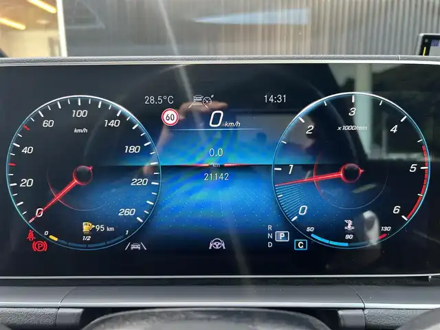 メルセデス・ベンツ ＧＬＥ４００ｄ 4MATIC スポーツ 福岡県 2021(令3)年 2.2万km オブシディアンブラック レーダーセーフティパッケージ/Burmester/黒革シート/シートヒーター/エアシート　/ヘッドアップディスプレイ/純正ナビ/Applecarplay/androidauto/フルセグTV/全方位カメラ/Bluetooth/パヒュームデュフュザー/エアーサスペンション/前後ドライブレコーダー/純正20インチアルミホイール/ETC2.0