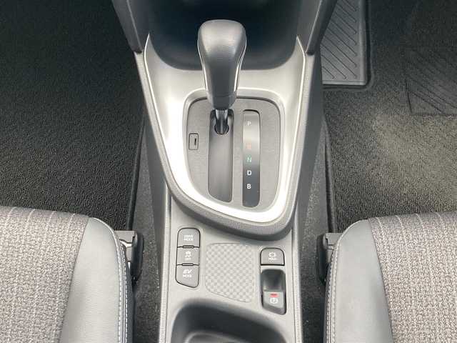 トヨタ ヤリスクロス ハイブリッド Z 千葉県 2023(令5)年 1.6万km プラチナホワイトパールマイカ モデリスタエアロ/純正ディスプレイオーディオ/(BT FM AM)/バックカメラ/衝突被害軽減システム/車線逸脱警報/クルーズコントロール/ハーフレザーシート/横滑り防止装置/ETC2.0/ドライブレコーダー/アイドリングストップ/LEDヘッドライト/フォグランプ/オートライト/ウィンカーミラー/電動格納ミラー/純正18インチAW/シートヒーター/シートリフター/ステアリングヒーター/プッシュスタート/スマートキー/スペアキー/フロアマット/ドアバイザー/取扱説明書/保証書