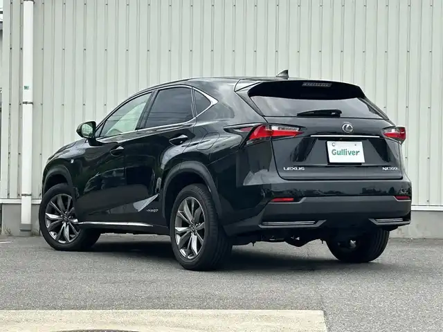 レクサス ＮＸ 300h Fスポーツ 山形県 2017(平29)年 8万km グラファイトブラックガラスフレーク 4WD/マークレビンソンプレミアムサラウンドサウンドシステム/衝突被害軽減システム/純正SDナビ/　　【CD DVD BD BT フルセグ USB AUX】/全周囲カメラ/電動リアゲート/レーダークルーズコントロール/LEDオートヘッドライト/レザーシート/パワーシート/シートエアコン/シートヒーター/ドライブレコーダー/アイドリングストップ/コーナーセンサー/ステアリングスイッチ/ステアリングヒーター/パドルシフト/電動格納ウィンカーミラー/BSM/スマートルームミラー/フォグランプ/スマートキー/ETC2.0
