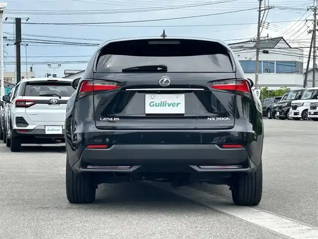 レクサス ＮＸ 300h Fスポーツ 山形県 2017(平29)年 8万km グラファイトブラックガラスフレーク 4WD/マークレビンソンプレミアムサラウンドサウンドシステム/衝突被害軽減システム/純正SDナビ/　　【CD DVD BD BT フルセグ USB AUX】/全周囲カメラ/電動リアゲート/レーダークルーズコントロール/LEDオートヘッドライト/レザーシート/パワーシート/シートエアコン/シートヒーター/ドライブレコーダー/アイドリングストップ/コーナーセンサー/ステアリングスイッチ/ステアリングヒーター/パドルシフト/電動格納ウィンカーミラー/BSM/スマートルームミラー/フォグランプ/スマートキー/ETC2.0
