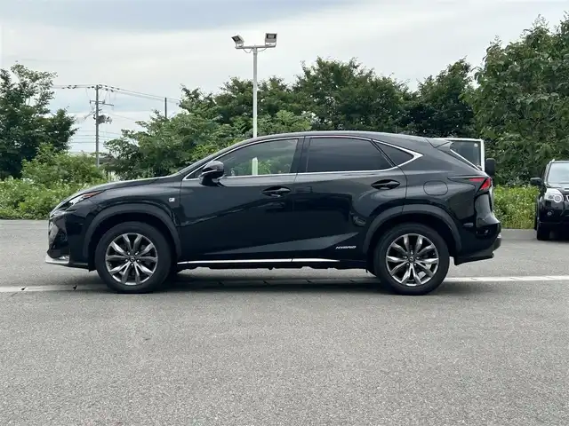 レクサス ＮＸ 300h Fスポーツ 山形県 2017(平29)年 8万km グラファイトブラックガラスフレーク 4WD/マークレビンソンプレミアムサラウンドサウンドシステム/衝突被害軽減システム/純正SDナビ/　　【CD DVD BD BT フルセグ USB AUX】/全周囲カメラ/電動リアゲート/レーダークルーズコントロール/LEDオートヘッドライト/レザーシート/パワーシート/シートエアコン/シートヒーター/ドライブレコーダー/アイドリングストップ/コーナーセンサー/ステアリングスイッチ/ステアリングヒーター/パドルシフト/電動格納ウィンカーミラー/BSM/スマートルームミラー/フォグランプ/スマートキー/ETC2.0