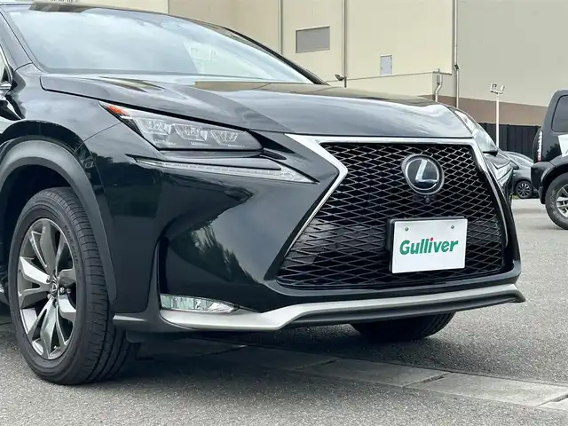 レクサス ＮＸ 300h Fスポーツ 山形県 2017(平29)年 8万km グラファイトブラックガラスフレーク 4WD/マークレビンソンプレミアムサラウンドサウンドシステム/衝突被害軽減システム/純正SDナビ/　　【CD DVD BD BT フルセグ USB AUX】/全周囲カメラ/電動リアゲート/レーダークルーズコントロール/LEDオートヘッドライト/レザーシート/パワーシート/シートエアコン/シートヒーター/ドライブレコーダー/アイドリングストップ/コーナーセンサー/ステアリングスイッチ/ステアリングヒーター/パドルシフト/電動格納ウィンカーミラー/BSM/スマートルームミラー/フォグランプ/スマートキー/ETC2.0