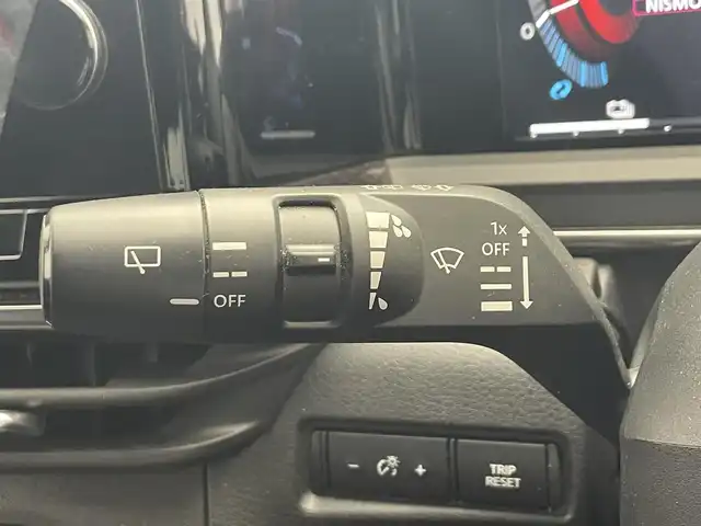 日産 オーラ ニスモ 滋賀県 2022(令4)年 3.7万km スーパーブラック 禁煙車/純正9型ナビ/【フルセグTV/Bluetooth/USB】/インテリジェントアラウンドビューモニター/インテリジェントルームミラー/ワイヤレス充電/ETC2.0/プロパイロット/SOSコール/全方位運転支援システム/・インテリジェントエマージェンシーブレーキ/・前方衝突予測警報/・踏み間違い衝突防止アシスト/・車線逸脱防止支援システム/・車線逸脱警報/・ふらつき警報/・後側方衝突防止支援システム/・後側方車両検知警報/・後退時車両検知警報/ステアリングスイッチ/オートブレーキホールド/電動パーキングブレーキ/LEDライト/スマートキー