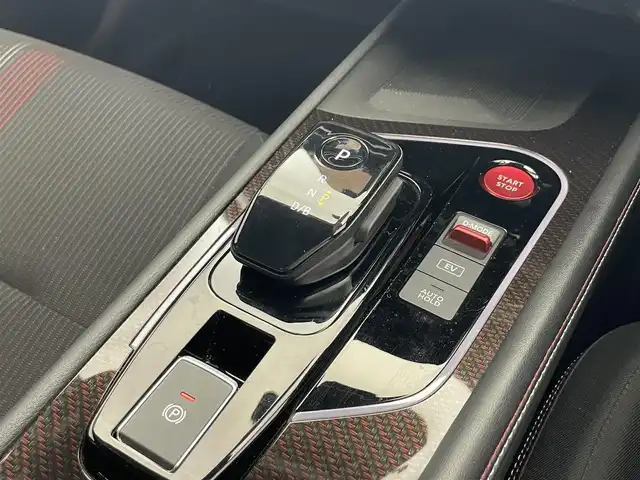 日産 オーラ ニスモ 滋賀県 2022(令4)年 3.7万km スーパーブラック 禁煙車/純正9型ナビ/【フルセグTV/Bluetooth/USB】/インテリジェントアラウンドビューモニター/インテリジェントルームミラー/ワイヤレス充電/ETC2.0/プロパイロット/SOSコール/全方位運転支援システム/・インテリジェントエマージェンシーブレーキ/・前方衝突予測警報/・踏み間違い衝突防止アシスト/・車線逸脱防止支援システム/・車線逸脱警報/・ふらつき警報/・後側方衝突防止支援システム/・後側方車両検知警報/・後退時車両検知警報/ステアリングスイッチ/オートブレーキホールド/電動パーキングブレーキ/LEDライト/スマートキー