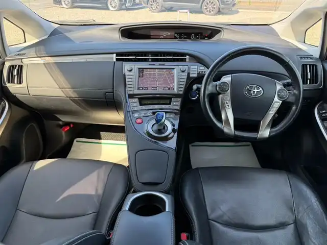トヨタ プリウス ＰＨＶ G レザーパッケージ 山梨県 2014(平26)年 5.5万km ホワイトパールクリスタルシャイン 純正ナビ(Bluetooth/CD/DVD)/フルセグTV/バックモニター/ビルトインETC/レーダークルーズコントロール/ミリ波レーダー方式プリクラッシュセーフティ/インテリジェントパーキングアシスト/LEDヘッドランプ/オートライト/オートエアコン/本革巻きステアリング/ステアリングヒーター/ブラック革シート/前席パワーシート/快適温熱シート/純正15インチアルミホイール/スマートエントリー/スタートシステム/禁煙車
