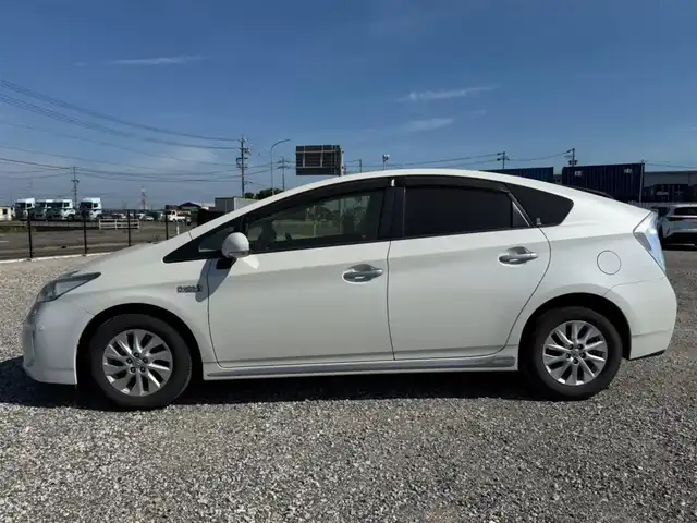 トヨタ プリウス ＰＨＶ G レザーパッケージ 山梨県 2014(平26)年 5.5万km ホワイトパールクリスタルシャイン 純正ナビ(Bluetooth/CD/DVD)/フルセグTV/バックモニター/ビルトインETC/レーダークルーズコントロール/ミリ波レーダー方式プリクラッシュセーフティ/インテリジェントパーキングアシスト/LEDヘッドランプ/オートライト/オートエアコン/本革巻きステアリング/ステアリングヒーター/ブラック革シート/前席パワーシート/快適温熱シート/純正15インチアルミホイール/スマートエントリー/スタートシステム/禁煙車