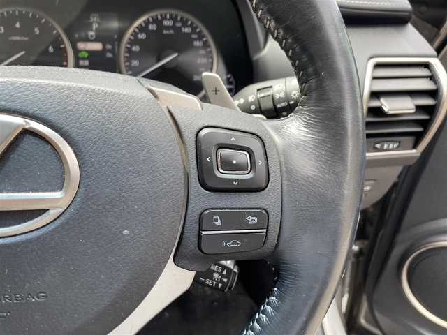 レクサス ＮＸ 300h バージョンL 滋賀県 2015(平27)年 7万km ソニックチタニウム 禁煙車/純正ナビ/バックカメラ/サイドカメラ/前方ドライブレコーダー/パワーシート/シートヒーター/シートクーラー/ステアリングヒーター/本革シート/レーダークルーズコントロール/レーンキープアシスト/パドルシフト/ステアリングスイッチ