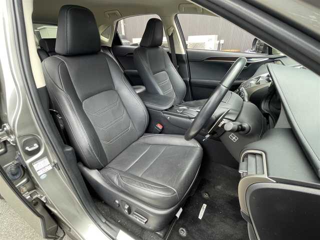 レクサス ＮＸ 300h バージョンL 滋賀県 2015(平27)年 7万km ソニックチタニウム 禁煙車/純正ナビ/バックカメラ/サイドカメラ/前方ドライブレコーダー/パワーシート/シートヒーター/シートクーラー/ステアリングヒーター/本革シート/レーダークルーズコントロール/レーンキープアシスト/パドルシフト/ステアリングスイッチ