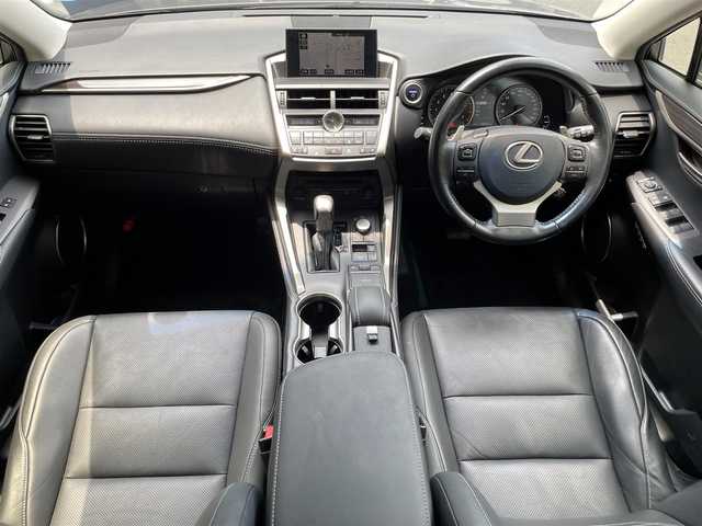 レクサス ＮＸ 300h バージョンL 滋賀県 2015(平27)年 7万km ソニックチタニウム 禁煙車/純正ナビ/バックカメラ/サイドカメラ/前方ドライブレコーダー/パワーシート/シートヒーター/シートクーラー/ステアリングヒーター/本革シート/レーダークルーズコントロール/レーンキープアシスト/パドルシフト/ステアリングスイッチ