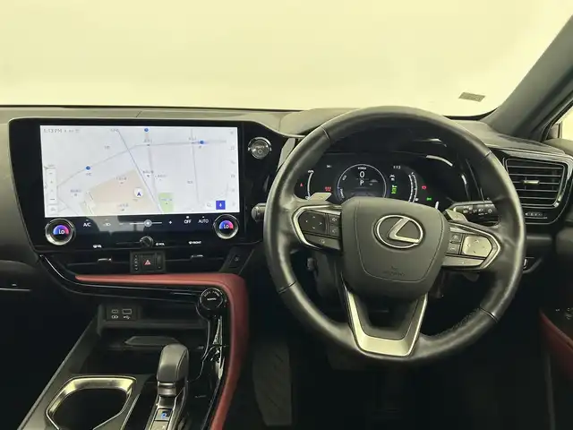 レクサス ＮＸ 450h+ バージョンL 愛知県 2021(令3)年 2.6万km ソニッククォーツ レクサスセーフティー＋　/　・プリクラッシュセーフティ/　・緊急時操舵支援/　・フロントクロストラフィックアラート/　・レーンチェンジアシスト/　・アダプティブハイビームシステム/レクサスチームメイト/純正14インチナビ/　（Bluetooth/フルセグTV/Apple CarPlay）/デジタルインナーミラー/全方位カメラ/ブラインドスポットモニター/赤革/AWD/ヘッドアップディスプレイ/シートヒーター全席/シートクーラー/ステアリングヒーター/電動リアゲード/フットオープナー/本革ステアリング/ETC2.0/シートメモリ/AC100V/パドルシフト/純正20インチAW/純正LEDライト