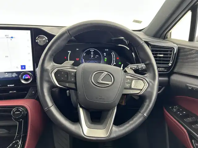レクサス ＮＸ 450h+ バージョンL 愛知県 2021(令3)年 2.6万km ソニッククォーツ レクサスセーフティー＋　/　・プリクラッシュセーフティ/　・緊急時操舵支援/　・フロントクロストラフィックアラート/　・レーンチェンジアシスト/　・アダプティブハイビームシステム/レクサスチームメイト/純正14インチナビ/　（Bluetooth/フルセグTV/Apple CarPlay）/デジタルインナーミラー/全方位カメラ/ブラインドスポットモニター/赤革/AWD/ヘッドアップディスプレイ/シートヒーター全席/シートクーラー/ステアリングヒーター/電動リアゲード/フットオープナー/本革ステアリング/ETC2.0/シートメモリ/AC100V/パドルシフト/純正20インチAW/純正LEDライト