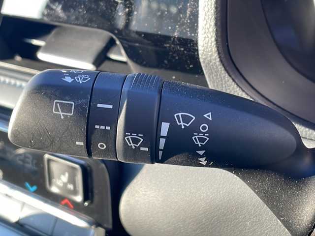 トヨタ ヴォクシー S－Z 山口県 2024(令6)年 1.2万km アティチュードブラックマイカ 純正８型DA（Apple CarPlay）/バックカメラ/純正13.2型フリップダウンモニター/フルセグTV/両側パワースライドドア/ハーフレザーシート/前席シートヒーター/純正13.2型フリップダウンモニター/ETC2.0/純正１７インチアルミホイール/トヨタセーフティーセンス/・プリクラッシュセーフティ/・レーントレーシングアシスト/・レーンディパーチャーアラート/・レーダークルーズコントロール/・アダプティブハイビームシステム／オートマチックハイビーム/・ロードサインアシスト/・ドライバー異常時対応システム/・プロアクティブドライビングアシスト/・発進遅れ告知機能/・緊急時操舵支援（アクティブ操舵機能付）/・フロントクロストラフィックアラート/・レーンチェンジアシスト