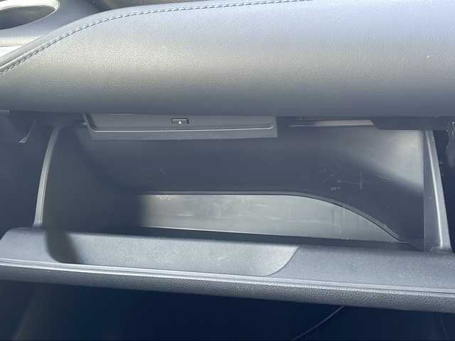 トヨタ ヴォクシー S－Z 山口県 2024(令6)年 1.2万km アティチュードブラックマイカ 純正８型DA（Apple CarPlay）/バックカメラ/純正13.2型フリップダウンモニター/フルセグTV/両側パワースライドドア/ハーフレザーシート/前席シートヒーター/純正13.2型フリップダウンモニター/ETC2.0/純正１７インチアルミホイール/トヨタセーフティーセンス/・プリクラッシュセーフティ/・レーントレーシングアシスト/・レーンディパーチャーアラート/・レーダークルーズコントロール/・アダプティブハイビームシステム／オートマチックハイビーム/・ロードサインアシスト/・ドライバー異常時対応システム/・プロアクティブドライビングアシスト/・発進遅れ告知機能/・緊急時操舵支援（アクティブ操舵機能付）/・フロントクロストラフィックアラート/・レーンチェンジアシスト