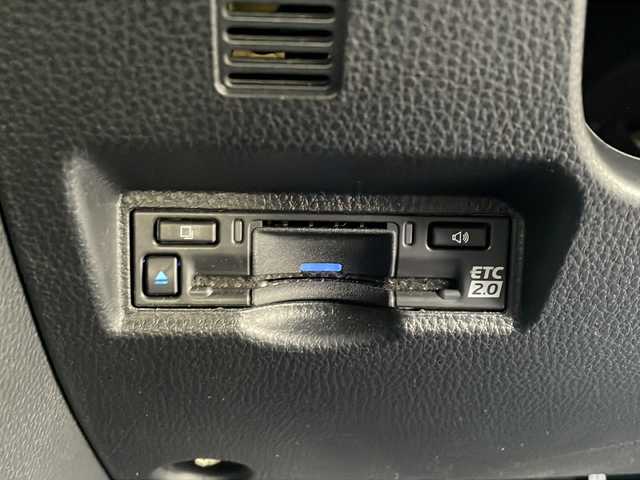 トヨタ ヴォクシー S－Z 山口県 2024(令6)年 1.2万km アティチュードブラックマイカ 純正８型DA（Apple CarPlay）/バックカメラ/純正13.2型フリップダウンモニター/フルセグTV/両側パワースライドドア/ハーフレザーシート/前席シートヒーター/純正13.2型フリップダウンモニター/ETC2.0/純正１７インチアルミホイール/トヨタセーフティーセンス/・プリクラッシュセーフティ/・レーントレーシングアシスト/・レーンディパーチャーアラート/・レーダークルーズコントロール/・アダプティブハイビームシステム／オートマチックハイビーム/・ロードサインアシスト/・ドライバー異常時対応システム/・プロアクティブドライビングアシスト/・発進遅れ告知機能/・緊急時操舵支援（アクティブ操舵機能付）/・フロントクロストラフィックアラート/・レーンチェンジアシスト