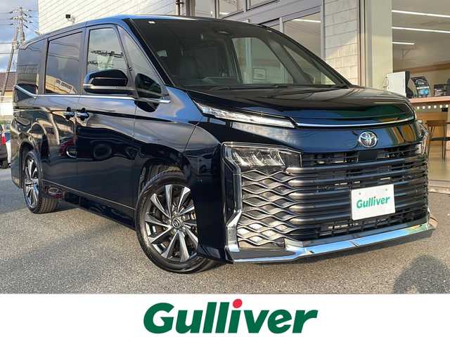 トヨタ ヴォクシー S－Z 山口県 2024(令6)年 1.2万km アティチュードブラックマイカ 純正８型DA（Apple CarPlay）/バックカメラ/純正13.2型フリップダウンモニター/フルセグTV/両側パワースライドドア/ハーフレザーシート/前席シートヒーター/純正13.2型フリップダウンモニター/ETC2.0/純正１７インチアルミホイール/トヨタセーフティーセンス/・プリクラッシュセーフティ/・レーントレーシングアシスト/・レーンディパーチャーアラート/・レーダークルーズコントロール/・アダプティブハイビームシステム／オートマチックハイビーム/・ロードサインアシスト/・ドライバー異常時対応システム/・プロアクティブドライビングアシスト/・発進遅れ告知機能/・緊急時操舵支援（アクティブ操舵機能付）/・フロントクロストラフィックアラート/・レーンチェンジアシスト