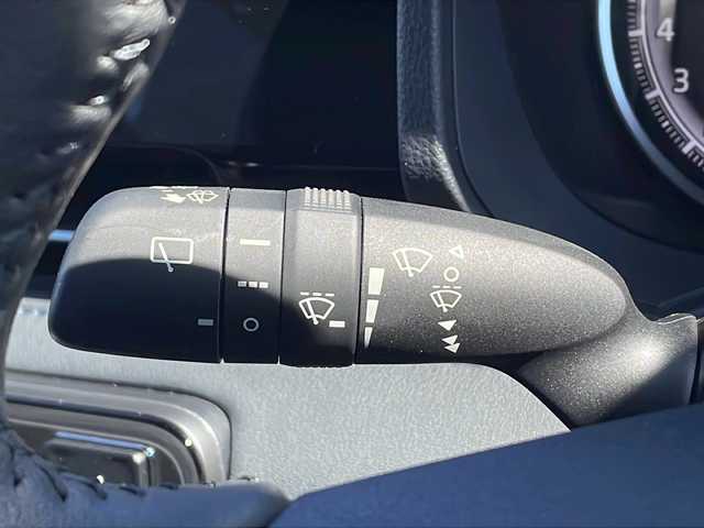 トヨタ ヴォクシー S－Z 山口県 2024(令6)年 1.2万km アティチュードブラックマイカ 純正８型DA（Apple CarPlay）/バックカメラ/純正13.2型フリップダウンモニター/フルセグTV/両側パワースライドドア/ハーフレザーシート/前席シートヒーター/純正13.2型フリップダウンモニター/ETC2.0/純正１７インチアルミホイール/トヨタセーフティーセンス/・プリクラッシュセーフティ/・レーントレーシングアシスト/・レーンディパーチャーアラート/・レーダークルーズコントロール/・アダプティブハイビームシステム／オートマチックハイビーム/・ロードサインアシスト/・ドライバー異常時対応システム/・プロアクティブドライビングアシスト/・発進遅れ告知機能/・緊急時操舵支援（アクティブ操舵機能付）/・フロントクロストラフィックアラート/・レーンチェンジアシスト