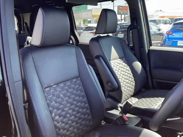 トヨタ ヴォクシー S－Z 山口県 2024(令6)年 1.2万km アティチュードブラックマイカ 純正８型DA（Apple CarPlay）/バックカメラ/純正13.2型フリップダウンモニター/フルセグTV/両側パワースライドドア/ハーフレザーシート/前席シートヒーター/純正13.2型フリップダウンモニター/ETC2.0/純正１７インチアルミホイール/トヨタセーフティーセンス/・プリクラッシュセーフティ/・レーントレーシングアシスト/・レーンディパーチャーアラート/・レーダークルーズコントロール/・アダプティブハイビームシステム／オートマチックハイビーム/・ロードサインアシスト/・ドライバー異常時対応システム/・プロアクティブドライビングアシスト/・発進遅れ告知機能/・緊急時操舵支援（アクティブ操舵機能付）/・フロントクロストラフィックアラート/・レーンチェンジアシスト