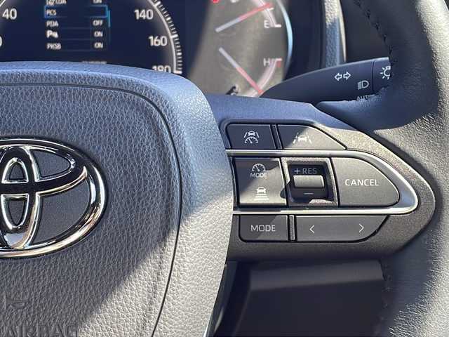 トヨタ ヴォクシー S－Z 山口県 2024(令6)年 1.2万km アティチュードブラックマイカ 純正８型DA（Apple CarPlay）/バックカメラ/純正13.2型フリップダウンモニター/フルセグTV/両側パワースライドドア/ハーフレザーシート/前席シートヒーター/純正13.2型フリップダウンモニター/ETC2.0/純正１７インチアルミホイール/トヨタセーフティーセンス/・プリクラッシュセーフティ/・レーントレーシングアシスト/・レーンディパーチャーアラート/・レーダークルーズコントロール/・アダプティブハイビームシステム／オートマチックハイビーム/・ロードサインアシスト/・ドライバー異常時対応システム/・プロアクティブドライビングアシスト/・発進遅れ告知機能/・緊急時操舵支援（アクティブ操舵機能付）/・フロントクロストラフィックアラート/・レーンチェンジアシスト