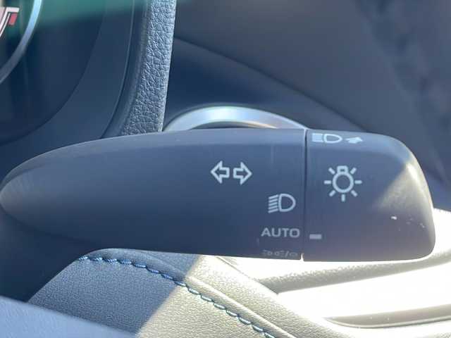 トヨタ ヴォクシー S－Z 山口県 2024(令6)年 1.2万km アティチュードブラックマイカ 純正８型DA（Apple CarPlay）/バックカメラ/純正13.2型フリップダウンモニター/フルセグTV/両側パワースライドドア/ハーフレザーシート/前席シートヒーター/純正13.2型フリップダウンモニター/ETC2.0/純正１７インチアルミホイール/トヨタセーフティーセンス/・プリクラッシュセーフティ/・レーントレーシングアシスト/・レーンディパーチャーアラート/・レーダークルーズコントロール/・アダプティブハイビームシステム／オートマチックハイビーム/・ロードサインアシスト/・ドライバー異常時対応システム/・プロアクティブドライビングアシスト/・発進遅れ告知機能/・緊急時操舵支援（アクティブ操舵機能付）/・フロントクロストラフィックアラート/・レーンチェンジアシスト