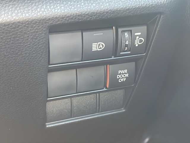 トヨタ ヴォクシー S－Z 山口県 2024(令6)年 1.2万km アティチュードブラックマイカ 純正８型DA（Apple CarPlay）/バックカメラ/純正13.2型フリップダウンモニター/フルセグTV/両側パワースライドドア/ハーフレザーシート/前席シートヒーター/純正13.2型フリップダウンモニター/ETC2.0/純正１７インチアルミホイール/トヨタセーフティーセンス/・プリクラッシュセーフティ/・レーントレーシングアシスト/・レーンディパーチャーアラート/・レーダークルーズコントロール/・アダプティブハイビームシステム／オートマチックハイビーム/・ロードサインアシスト/・ドライバー異常時対応システム/・プロアクティブドライビングアシスト/・発進遅れ告知機能/・緊急時操舵支援（アクティブ操舵機能付）/・フロントクロストラフィックアラート/・レーンチェンジアシスト