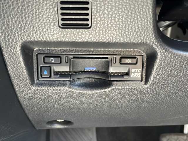 トヨタ ヴォクシー S－Z 山口県 2024(令6)年 1.2万km アティチュードブラックマイカ 純正８型DA（Apple CarPlay）/バックカメラ/純正13.2型フリップダウンモニター/フルセグTV/両側パワースライドドア/ハーフレザーシート/前席シートヒーター/純正13.2型フリップダウンモニター/ETC2.0/純正１７インチアルミホイール/トヨタセーフティーセンス/・プリクラッシュセーフティ/・レーントレーシングアシスト/・レーンディパーチャーアラート/・レーダークルーズコントロール/・アダプティブハイビームシステム／オートマチックハイビーム/・ロードサインアシスト/・ドライバー異常時対応システム/・プロアクティブドライビングアシスト/・発進遅れ告知機能/・緊急時操舵支援（アクティブ操舵機能付）/・フロントクロストラフィックアラート/・レーンチェンジアシスト