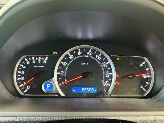 トヨタ ヴォクシー ZS 東京都 2015(平27)年 6.9万km ホワイトパールクリスタルシャイン 〇メーカーナビ/　(フルセグ/Bluetooth/VTR/AUX/USB/CD/DVD)/〇バックカメラ/〇リアコーナーセンサ/〇モデリスタエアロ/・フロント/リアアンダースポイラー/〇ローダウンサス/〇両側パワースライドドア/〇スマートキー/〇プッシュスタート/〇オートライト/〇LEDヘッドライト/〇純正フォグ/〇ステアリングスイッチ/〇革巻きステアリング/〇アイドリングストップ/〇リアプライバシーガラス/〇バイザー/〇電動格納ウインカーミラー/〇ISOFIX/〇フロアマット/〇ETC/〇横滑り防止装置/〇社外アルミ付き冬タイヤ4本積み込み/〇WSRS&ABS/〇新車時保証書/〇取扱説明書