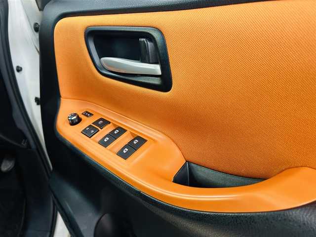 トヨタ ヴォクシー ZS 東京都 2015(平27)年 6.9万km ホワイトパールクリスタルシャイン 〇メーカーナビ/　(フルセグ/Bluetooth/VTR/AUX/USB/CD/DVD)/〇バックカメラ/〇リアコーナーセンサ/〇モデリスタエアロ/・フロント/リアアンダースポイラー/〇ローダウンサス/〇両側パワースライドドア/〇スマートキー/〇プッシュスタート/〇オートライト/〇LEDヘッドライト/〇純正フォグ/〇ステアリングスイッチ/〇革巻きステアリング/〇アイドリングストップ/〇リアプライバシーガラス/〇バイザー/〇電動格納ウインカーミラー/〇ISOFIX/〇フロアマット/〇ETC/〇横滑り防止装置/〇社外アルミ付き冬タイヤ4本積み込み/〇WSRS&ABS/〇新車時保証書/〇取扱説明書