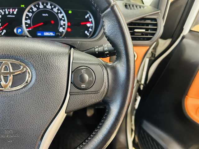 トヨタ ヴォクシー ZS 東京都 2015(平27)年 6.9万km ホワイトパールクリスタルシャイン 〇メーカーナビ/　(フルセグ/Bluetooth/VTR/AUX/USB/CD/DVD)/〇バックカメラ/〇リアコーナーセンサ/〇モデリスタエアロ/・フロント/リアアンダースポイラー/〇ローダウンサス/〇両側パワースライドドア/〇スマートキー/〇プッシュスタート/〇オートライト/〇LEDヘッドライト/〇純正フォグ/〇ステアリングスイッチ/〇革巻きステアリング/〇アイドリングストップ/〇リアプライバシーガラス/〇バイザー/〇電動格納ウインカーミラー/〇ISOFIX/〇フロアマット/〇ETC/〇横滑り防止装置/〇社外アルミ付き冬タイヤ4本積み込み/〇WSRS&ABS/〇新車時保証書/〇取扱説明書