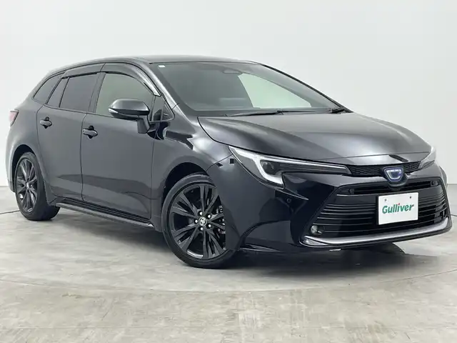 トヨタ カローラツーリング ハイブリッド ダブルバイビー 三重県 2023(令5)年 5万km アティチュードブラックマイカ トヨタセーフティセンス/・プリクラッシュセーフティ/・レーントレーシングアシスト/・レーンディパーチャーアラート/・オートマチックハイビーム/・レーダークルーズコントロール/・ロードサインアシスト/・ドライバー異常時対応システム/・プロアクティブドライビングアシスト/・発進遅れ告知機能/純正10.5型ディスプレイオーディオ/・ナビ機能/・フルセグTV/・Bluetooth/・USB/・Miracast/バックカメラ/革巻きステアリング/ステアリングスイッチ/ステアリングヒーター/ハーフレザーシート/シートヒーター/LEDヘッドライト/フォグランプ/ドアバイザー/純正フロアマット/ETC２．０/純正１７インチアルミホイール/W+サイド+カーテンエアバック