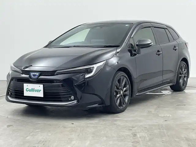 トヨタ カローラツーリング ハイブリッド ダブルバイビー 三重県 2023(令5)年 5万km アティチュードブラックマイカ トヨタセーフティセンス/・プリクラッシュセーフティ/・レーントレーシングアシスト/・レーンディパーチャーアラート/・オートマチックハイビーム/・レーダークルーズコントロール/・ロードサインアシスト/・ドライバー異常時対応システム/・プロアクティブドライビングアシスト/・発進遅れ告知機能/純正10.5型ディスプレイオーディオ/・ナビ機能/・フルセグTV/・Bluetooth/・USB/・Miracast/バックカメラ/革巻きステアリング/ステアリングスイッチ/ステアリングヒーター/ハーフレザーシート/シートヒーター/LEDヘッドライト/フォグランプ/ドアバイザー/純正フロアマット/ETC２．０/純正１７インチアルミホイール/W+サイド+カーテンエアバック