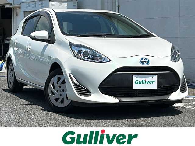 トヨタ アクア G 大分県 2017(平29)年 7.9万km ライムホワイトパールクリスタルシャイン 純正ナビ　ＮＳＺＴ－Ｗ６２Ｇ　フルセグＴＶ　ＳＤ　ＣＤ　ＤＶＤ　ＥＴＣ　革巻きステアリング　アイドリングストップ　衝突軽減防止装置　クルーズコントロール　純正フロアマット　ドアバイザー　　オートライト