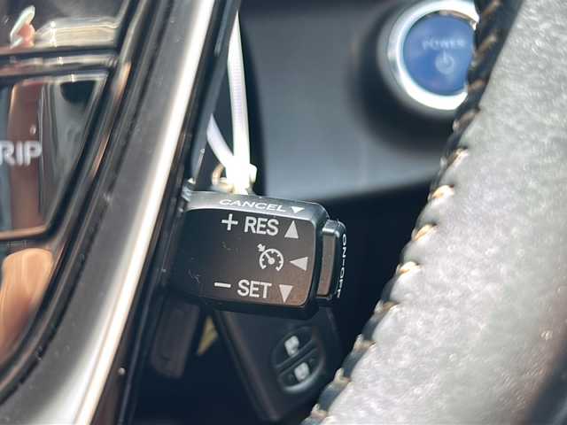 トヨタ アクア G 大分県 2017(平29)年 7.9万km ライムホワイトパールクリスタルシャイン 純正ナビ　ＮＳＺＴ－Ｗ６２Ｇ　フルセグＴＶ　ＳＤ　ＣＤ　ＤＶＤ　ＥＴＣ　革巻きステアリング　アイドリングストップ　衝突軽減防止装置　クルーズコントロール　純正フロアマット　ドアバイザー　　オートライト