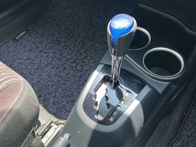 トヨタ アクア G 大分県 2017(平29)年 7.9万km ライムホワイトパールクリスタルシャイン 純正ナビ　ＮＳＺＴ－Ｗ６２Ｇ　フルセグＴＶ　ＳＤ　ＣＤ　ＤＶＤ　ＥＴＣ　革巻きステアリング　アイドリングストップ　衝突軽減防止装置　クルーズコントロール　純正フロアマット　ドアバイザー　　オートライト