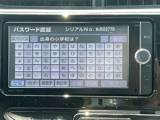トヨタ アクア G 大分県 2017(平29)年 7.9万km ライムホワイトパールクリスタルシャイン 純正ナビ　ＮＳＺＴ－Ｗ６２Ｇ　フルセグＴＶ　ＳＤ　ＣＤ　ＤＶＤ　ＥＴＣ　革巻きステアリング　アイドリングストップ　衝突軽減防止装置　クルーズコントロール　純正フロアマット　ドアバイザー　　オートライト