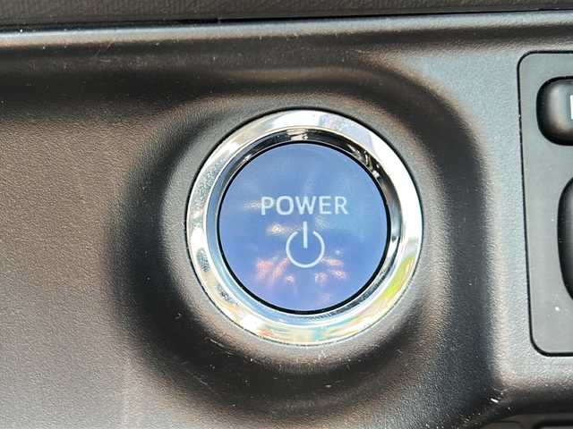 トヨタ アクア G 大分県 2017(平29)年 7.9万km ライムホワイトパールクリスタルシャイン 純正ナビ　ＮＳＺＴ－Ｗ６２Ｇ　フルセグＴＶ　ＳＤ　ＣＤ　ＤＶＤ　ＥＴＣ　革巻きステアリング　アイドリングストップ　衝突軽減防止装置　クルーズコントロール　純正フロアマット　ドアバイザー　　オートライト