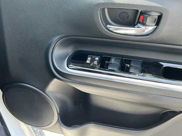 トヨタ アクア G 大分県 2017(平29)年 7.9万km ライムホワイトパールクリスタルシャイン 純正ナビ　ＮＳＺＴ－Ｗ６２Ｇ　フルセグＴＶ　ＳＤ　ＣＤ　ＤＶＤ　ＥＴＣ　革巻きステアリング　アイドリングストップ　衝突軽減防止装置　クルーズコントロール　純正フロアマット　ドアバイザー　　オートライト