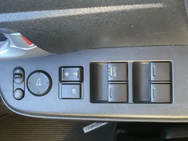 ホンダ ステップワゴン スパーダ インターナビ パワーED 静岡県 2013(平25)年 9.9万km ホワイトオーキッドパール (株)IDOMが運営する【じしゃロン焼津店】の自社ローン専用車両になります。こちらは現金またはオートローンご利用時の価格です。自社ローンご希望の方は別途その旨お申付け下さい/純正ＨＤＤナビ/（フルセグＴＶ/ＣＤ/ＤＶＤ）/両側パワースライドドア/バックカメラ/ＥＴＣ/ＨＩＤヘッドライト/オートライト/純正アルミホイール