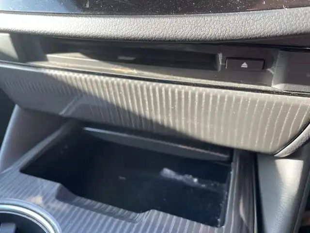 トヨタ クラウン ハイブリッド S 神奈川県 2021(令3)年 7万km ブラック 純正12型ナビ/Bluetooth/CD/USB/フルセグ/レーダークルーズコントロール/ブラインドスポットモニター　/バックカメラ　/シートヒーター　/パワーシート　/ステアリングヒーター　/オートブレーキ　/ETC　/ドライブレコーダー　/LEDヘッドライト　/オートライト/オートマチックハイビーム/スマートキー/プッシュスタート/純正フロアマット/純正アルミホイール/ABS/横滑り防止装置/衝突被害軽減システム/レーンキープアシスト/盗難防止装置