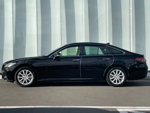 トヨタ クラウン ハイブリッド S 神奈川県 2021(令3)年 7万km ブラック 純正12型ナビ/Bluetooth/CD/USB/フルセグ/レーダークルーズコントロール/ブラインドスポットモニター　/バックカメラ　/シートヒーター　/パワーシート　/ステアリングヒーター　/オートブレーキ　/ETC　/ドライブレコーダー　/LEDヘッドライト　/オートライト/オートマチックハイビーム/スマートキー/プッシュスタート/純正フロアマット/純正アルミホイール/ABS/横滑り防止装置/衝突被害軽減システム/レーンキープアシスト/盗難防止装置