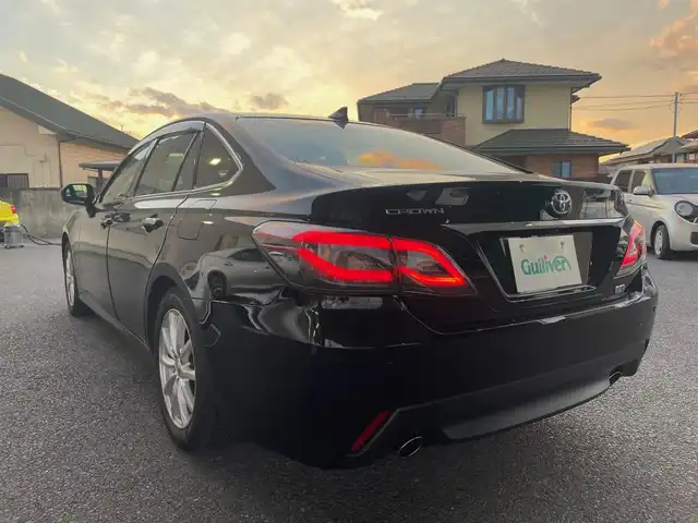 トヨタ クラウン ハイブリッド S 茨城県 2021(令3)年 7万km ブラック 純正12型ナビ/Bluetooth/CD/USB/フルセグ/レーダークルーズコントロール/ブラインドスポットモニター　/バックカメラ　/シートヒーター　/パワーシート　/ステアリングヒーター　/オートブレーキ　/ETC　/ドライブレコーダー　/LEDヘッドライト　/オートライト/オートマチックハイビーム/スマートキー/プッシュスタート/純正フロアマット/純正アルミホイール/ABS/横滑り防止装置/衝突被害軽減システム/レーンキープアシスト/盗難防止装置