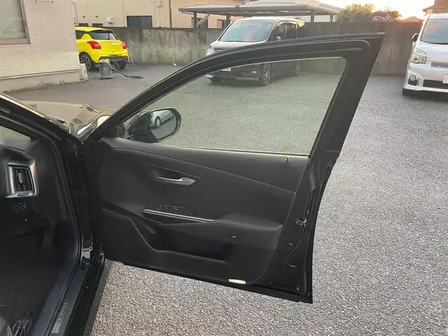 トヨタ クラウン ハイブリッド S 茨城県 2021(令3)年 7万km ブラック 純正12型ナビ/Bluetooth/CD/USB/フルセグ/レーダークルーズコントロール/ブラインドスポットモニター　/バックカメラ　/シートヒーター　/パワーシート　/ステアリングヒーター　/オートブレーキ　/ETC　/ドライブレコーダー　/LEDヘッドライト　/オートライト/オートマチックハイビーム/スマートキー/プッシュスタート/純正フロアマット/純正アルミホイール/ABS/横滑り防止装置/衝突被害軽減システム/レーンキープアシスト/盗難防止装置