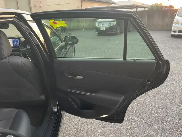 トヨタ クラウン ハイブリッド S 茨城県 2021(令3)年 7万km ブラック 純正12型ナビ/Bluetooth/CD/USB/フルセグ/レーダークルーズコントロール/ブラインドスポットモニター　/バックカメラ　/シートヒーター　/パワーシート　/ステアリングヒーター　/オートブレーキ　/ETC　/ドライブレコーダー　/LEDヘッドライト　/オートライト/オートマチックハイビーム/スマートキー/プッシュスタート/純正フロアマット/純正アルミホイール/ABS/横滑り防止装置/衝突被害軽減システム/レーンキープアシスト/盗難防止装置