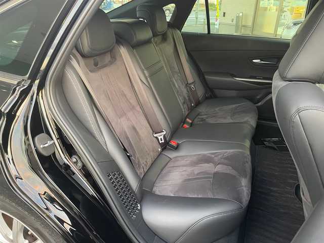 トヨタ クラウン ハイブリッド S 茨城県 2021(令3)年 7万km ブラック 純正12型ナビ/Bluetooth/CD/USB/フルセグ/レーダークルーズコントロール/ブラインドスポットモニター　/バックカメラ　/シートヒーター　/パワーシート　/ステアリングヒーター　/オートブレーキ　/ETC　/ドライブレコーダー　/LEDヘッドライト　/オートライト/オートマチックハイビーム/スマートキー/プッシュスタート/純正フロアマット/純正アルミホイール/ABS/横滑り防止装置/衝突被害軽減システム/レーンキープアシスト/盗難防止装置