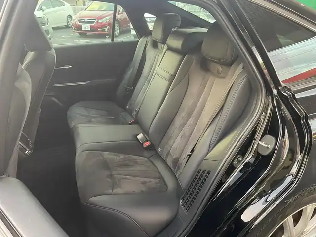 トヨタ クラウン ハイブリッド S 茨城県 2021(令3)年 7万km ブラック 純正12型ナビ/Bluetooth/CD/USB/フルセグ/レーダークルーズコントロール/ブラインドスポットモニター　/バックカメラ　/シートヒーター　/パワーシート　/ステアリングヒーター　/オートブレーキ　/ETC　/ドライブレコーダー　/LEDヘッドライト　/オートライト/オートマチックハイビーム/スマートキー/プッシュスタート/純正フロアマット/純正アルミホイール/ABS/横滑り防止装置/衝突被害軽減システム/レーンキープアシスト/盗難防止装置