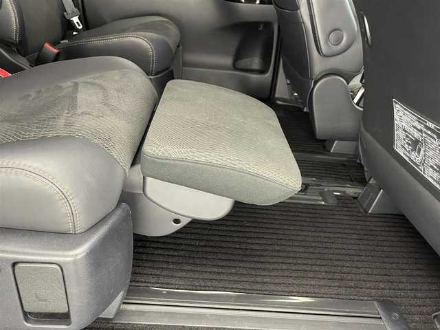 トヨタ エスティマ アエラス プレミアム 千葉県 2017(平29)年 6.4万km ブラック/レッドマイカメタリック 2トーン セーフティセンス/　・プリクラッシュセーフティシステム/　・レーンディパーチャーアラート/　・オートマチックハイビーム/純正１０型ナビ/両側パワースライドドア/禁煙/パワーシート/黒ハーフレザー/フルセグＴＶ/ＤＶＤ/バックカメラ/ＥＴＣ　/ＬＥＤヘッドライト（オートライト）　/スマートキー　/純正18インチアルミホイール