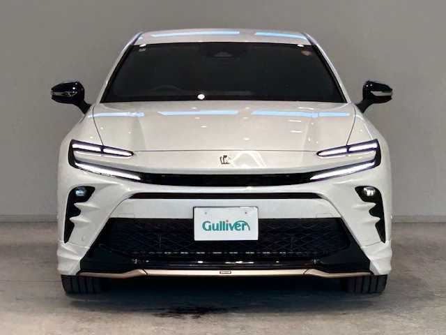 トヨタ クラウン スポーツ Z 宮城県 2024(令6)年 1.3万km プレシャスホワイトパール 4WD/モデリスタエアロ/デジタルインナーミラー/純正ナビ/全方位カメラ/Bluetooth/フルセグTV/トヨタセーフティセンス/・プリクラッシュセーフティ/・レーンディパーチャーアラート/・レーンチェンジアシスト/・レーントレーシングアシスト/・レーダークルーズコントロール/・アダプティブハイビームシステム/・ロードサインアシスト/・プロアクティブドライビングアシスト/・フロントクロストラフィックアラート/ブラインドスポットモニター/前後コーナーセンサー/ヘッドアップディスプレイ/オートホールド/AC100V充電/電動リアゲート/ステアリングヒーター/レザーシート/シートメモリー/エアーシート/シートヒーター/パワーシート/LEDヘッドライト/フォグランプ/オートライト/ヘッドライトウォッシャー/純正ビルトインETC2.0/純正ドライブレコーダー/純正フロアマット