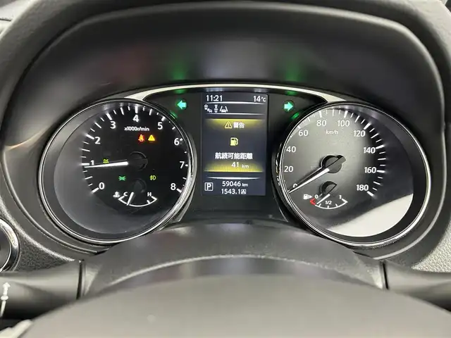 日産 エクストレイル 20Xtt エマージェンシーブレーキ 道央・札幌 2017(平29)年 5.9万km ブリリアントホワイトパール ・パートタイム４WD/・純正メモリナビ/・CD/DVD/BT/USB/フルセグ/・アラウンドビューモニター/・ビルトインETC/・前後ドライブレコーダー/・社外レーダー探知機/・パワーバックドア/・エマージェンシーブレーキ/・横滑り防止装置/・クルーズコントロール/・アイドリングストップ/・ダウンヒルアシストコントロール/・レーンキープアシスト/・パーキングアシスト/・ブラインドスポットモニター/・前後コーナーセンサー/・カプロンシート/・前席シートヒーター/・社外フロアマット/・LEDヘッドライト/・オートライト