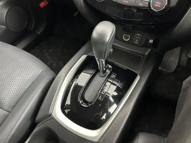 日産 エクストレイル 20Xtt エマージェンシーブレーキ 道央・札幌 2017(平29)年 5.9万km ブリリアントホワイトパール ・パートタイム４WD/・純正メモリナビ/・CD/DVD/BT/USB/フルセグ/・アラウンドビューモニター/・ビルトインETC/・前後ドライブレコーダー/・社外レーダー探知機/・パワーバックドア/・エマージェンシーブレーキ/・横滑り防止装置/・クルーズコントロール/・アイドリングストップ/・ダウンヒルアシストコントロール/・レーンキープアシスト/・パーキングアシスト/・ブラインドスポットモニター/・前後コーナーセンサー/・カプロンシート/・前席シートヒーター/・社外フロアマット/・LEDヘッドライト/・オートライト
