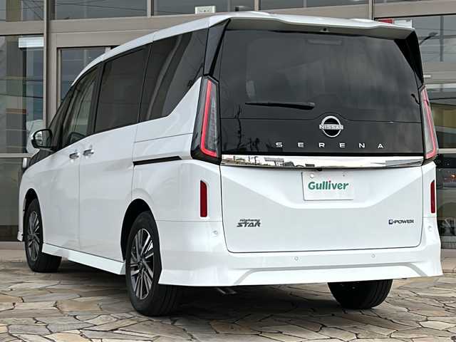 日産 セレナ e－パワー ハイウェイスター V 静岡県 2025(令7)年 0.1千km プリズムホワイト 純正ナビ/・ラジオ/フルセグTV/・Bluetooth/USB/HDMI/主要装備/・レーダークルーズコントロール　/・全方位カメラ　/・両側パワースライドドア　/・ＥＴＣ２．０　/・レーンキープアシスト　/・オートライト　/・オートハイビーム　/・ＬＥＤヘッドライト　/・デジタルインナーミラー　/・ＢＳＭ/・SOSコール/・オートホールド/・プロパイロット/・ワイヤレス充電/・純正アルミホイール/・プッシュスタート/・スマートキー/・スペアキー